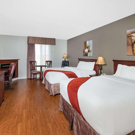 Ramada Plaza By Wyndham Gatineau/Manoir Du Casino Hotell Exteriör bild